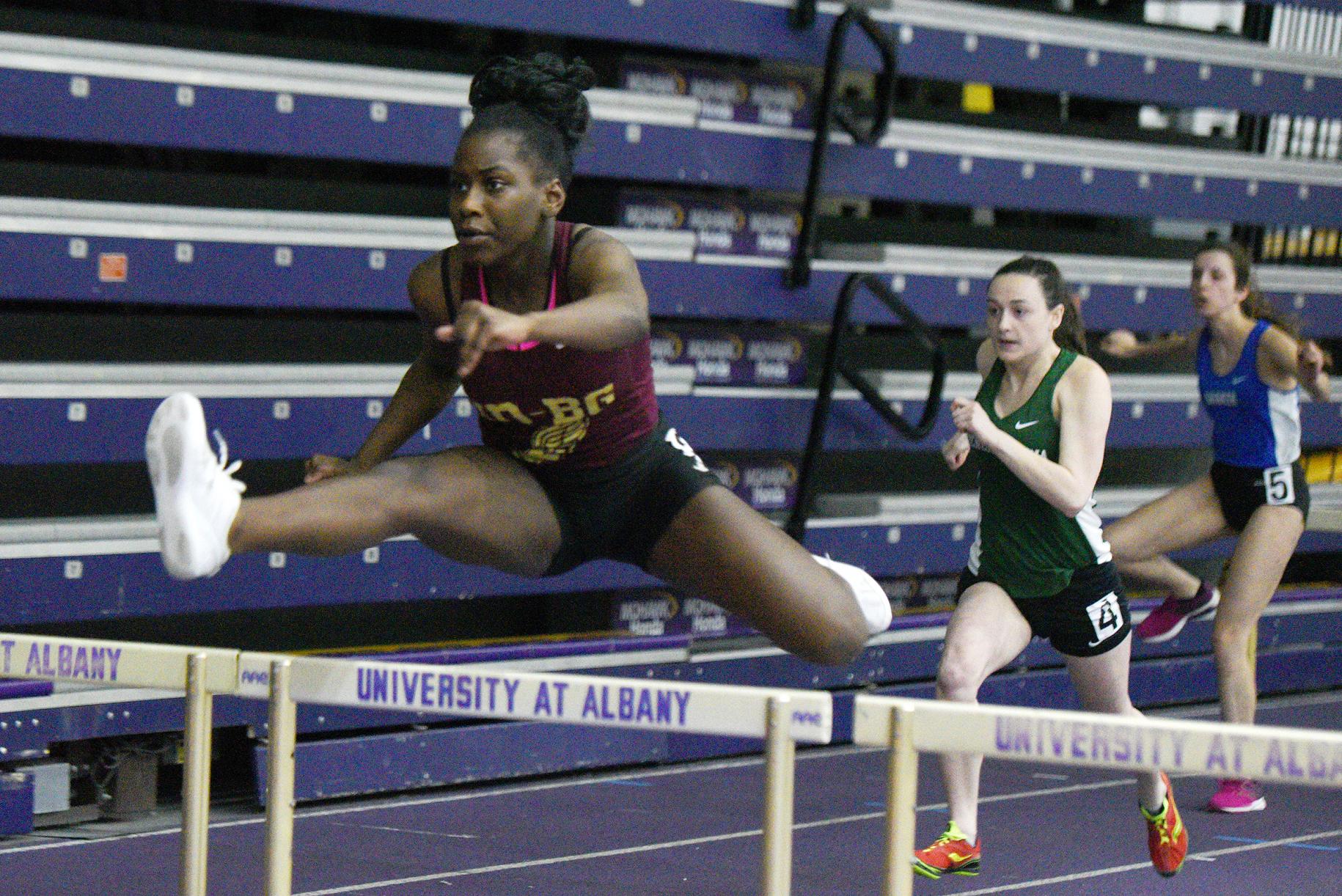 Junior Areyanna Crumble earns first trip to indoor states